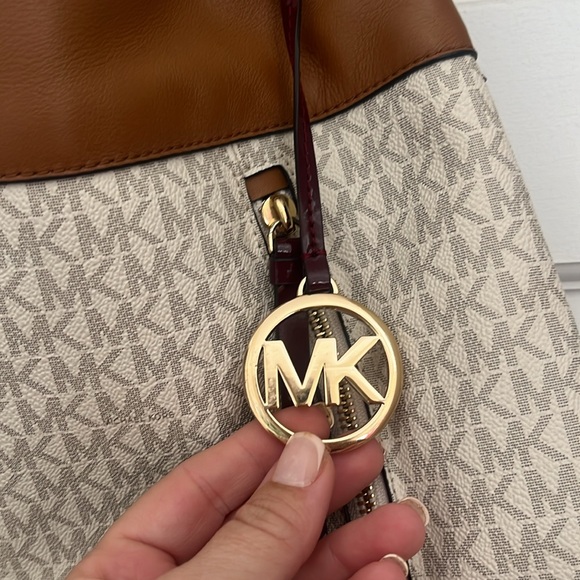 Michael Kors Shoulder Bag - Picture 8 of 9